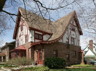 2530 E Newberry Blvd, Milwaukee, WI 53211