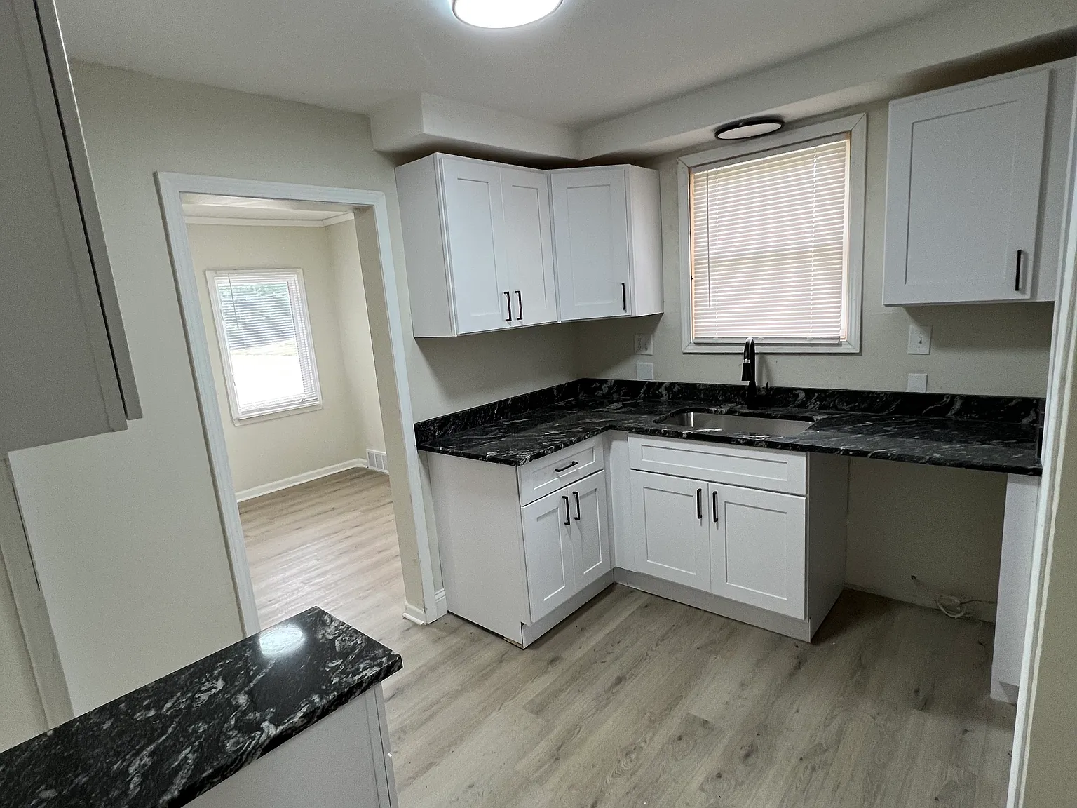 3 bed, 1200 sqft, $1,700 — Photo 4