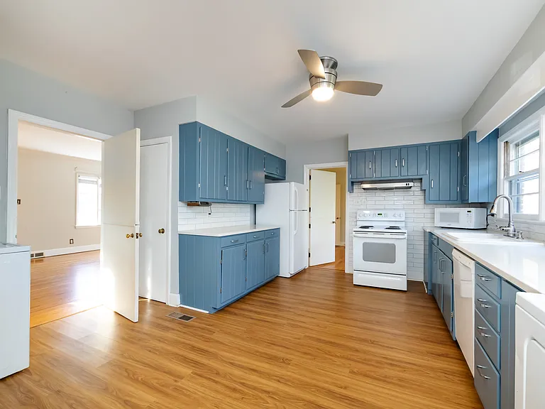 HUGE KITCHEN, NEWLY PAINTED