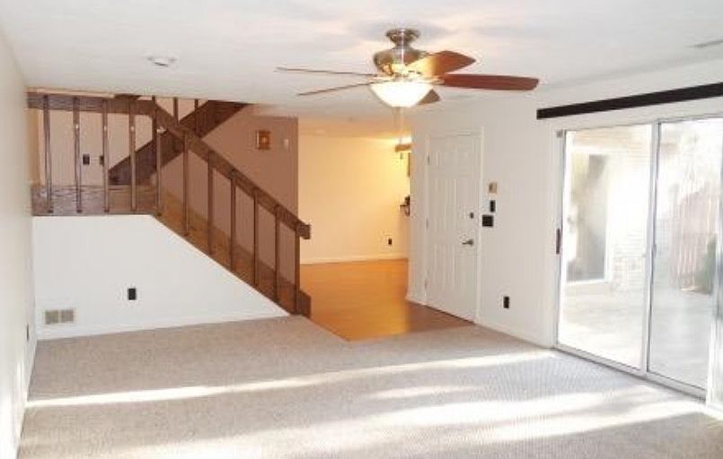 Living Room (Unfurnished)