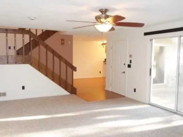 17 Caddy Rock Rd APT B, North Kingstown, RI 02852