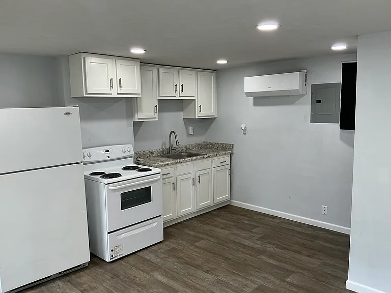 143 1/2 E Main St #1 — Photo 2