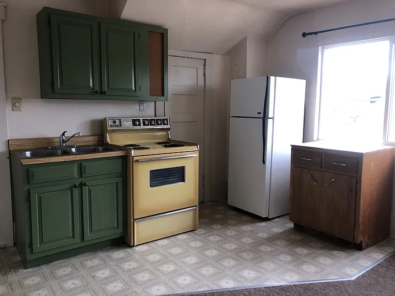 145 Brooks St — Photo 2