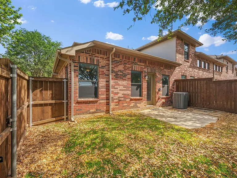 1013 Lucy Ln — Photo 11