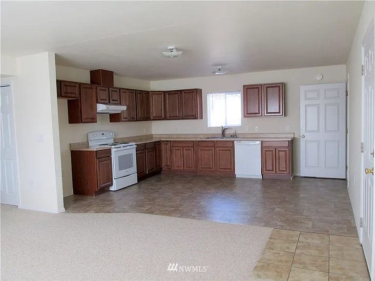 622 S Lake Ave — Photo 3