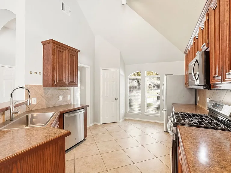 11914 Manasses Springs Ln — Photo 7