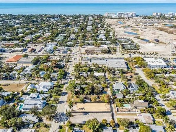 1075 7th AVE N, NAPLES, FL 34102