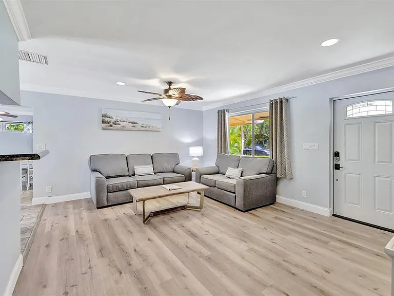 925 NE 25th Ave — Photo 7