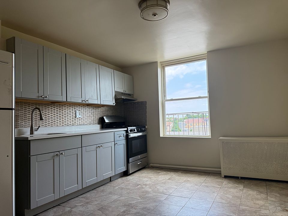 1st image of 1524 Mayflower Ave #2