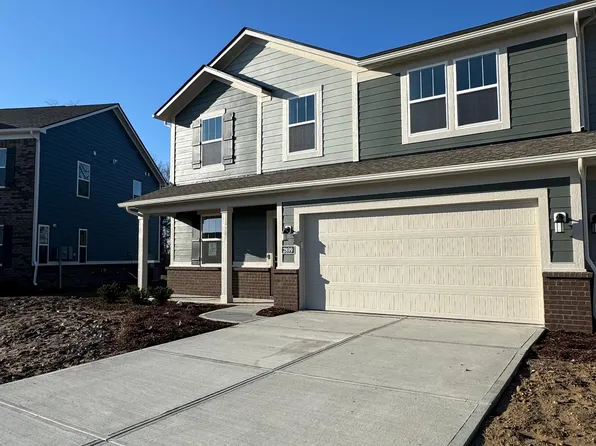 2899 Woods Edge Dr, Greenwood, IN 46143