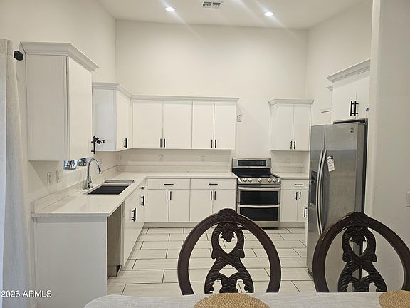 5th image of 3021 W ALMERIA Road
