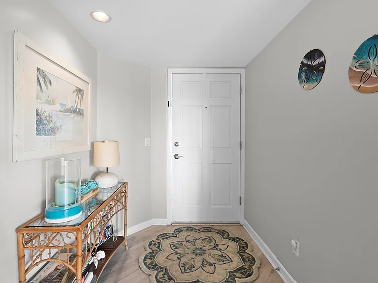 233 NE Edgewater Dr #104 — Photo 5