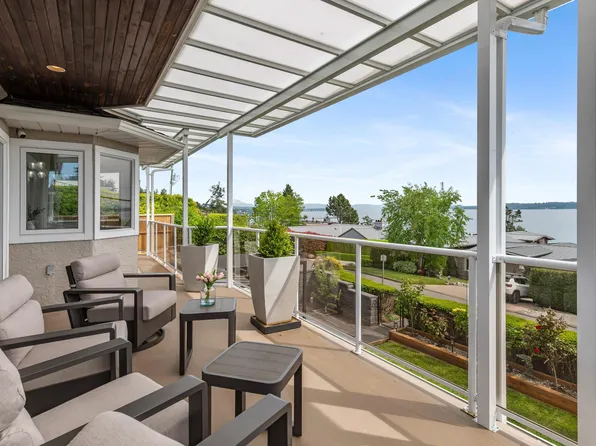 14357 Sunset Dr, White Rock, BC V4B 2V4