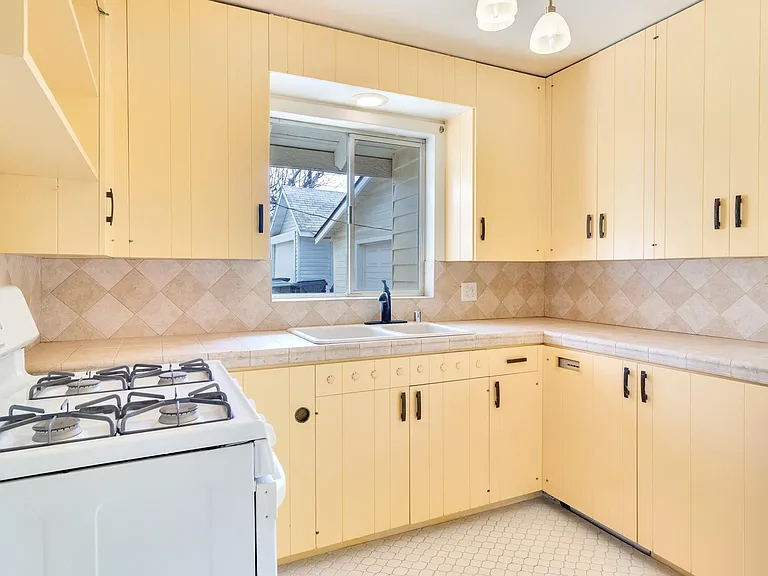 606 Cypress Cir — Photo 19