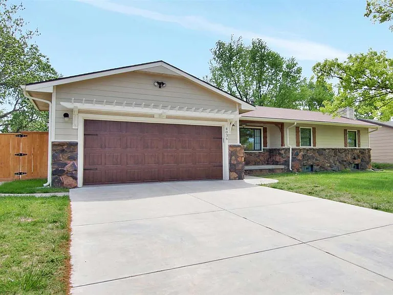 4036 N Edgemoor Dr — Photo 1