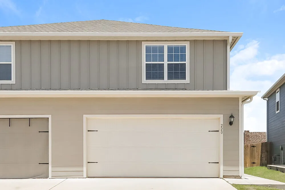 4 bed, 2.5 bath, 1722 sqft, $1,735 — Photo 1
