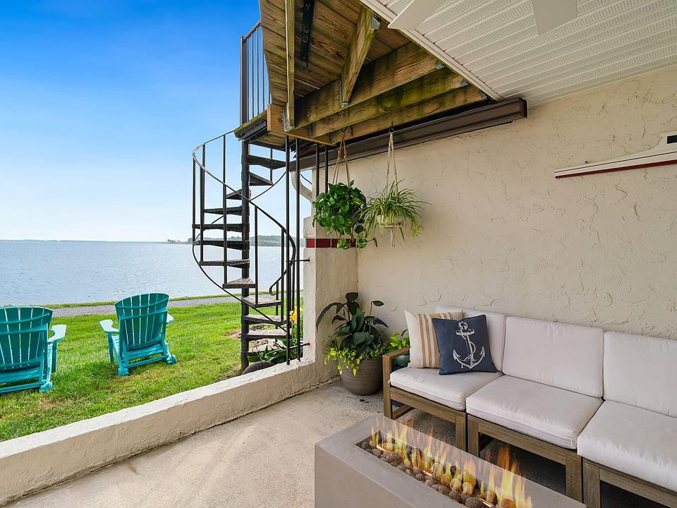 Walk out covered patio