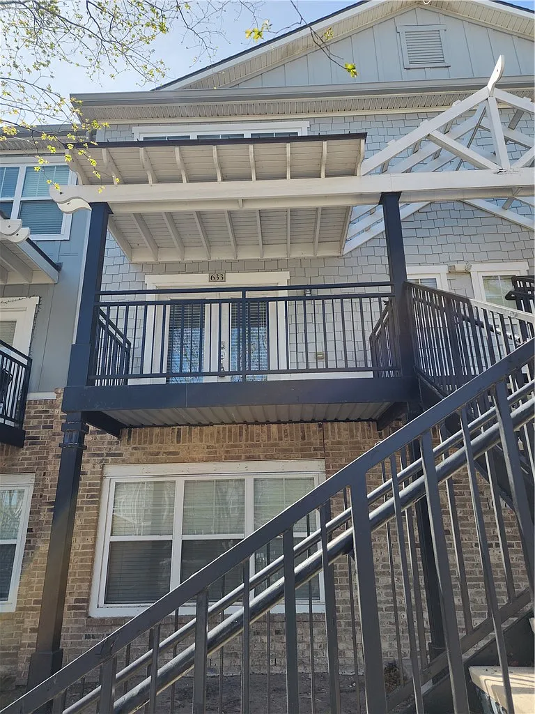 3 bed, 3.0 bath, 1324 sqft, $1,300 — Photo 1