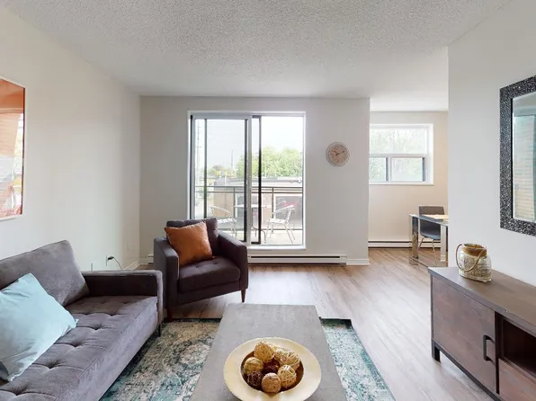 860 Blackthorne Ave #104, Ottawa, ON K1K 3Y7