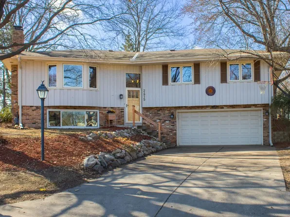 2415 Lamplighter Ln, Golden Valley, MN 55422
