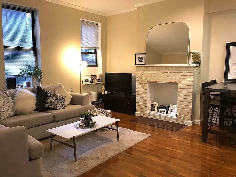 246 W 20th St #2C — Photo 1