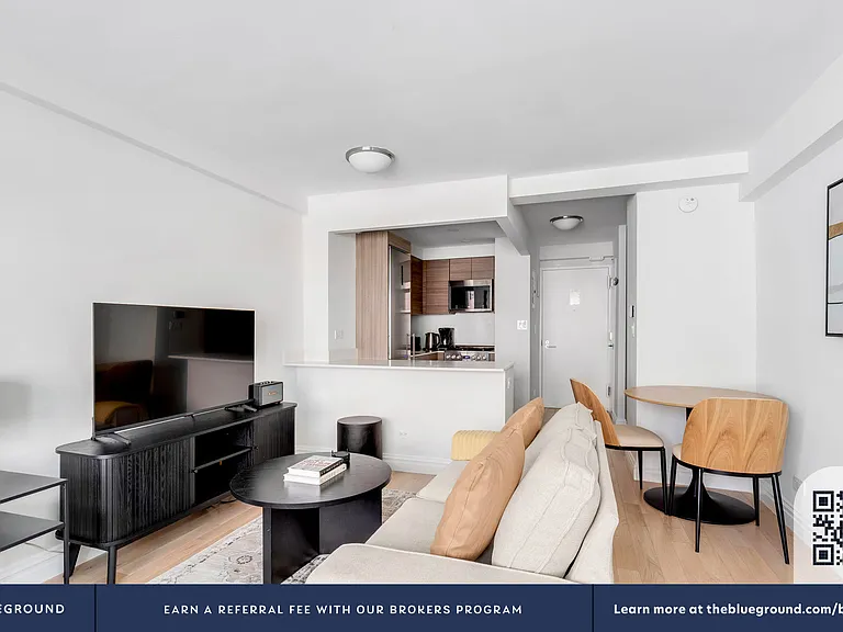 340 E 51st St #8G — Photo 3