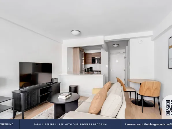 340 East 51st Street image 4 of 27