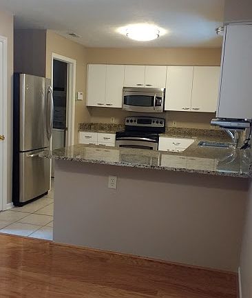 5th image of 18 W Russell St