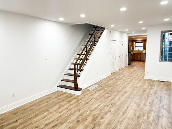 3rd image of 2707 E Ontario St