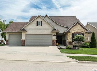 2860 Danlin Ct, Dubuque, IA 52002