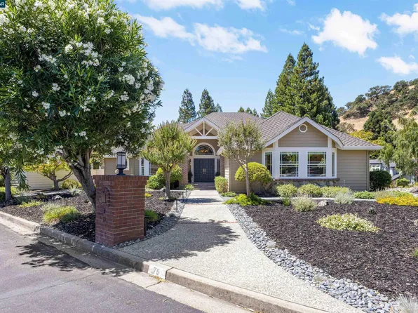 70 Ridge Crest Ct, Lafayette, CA 94549