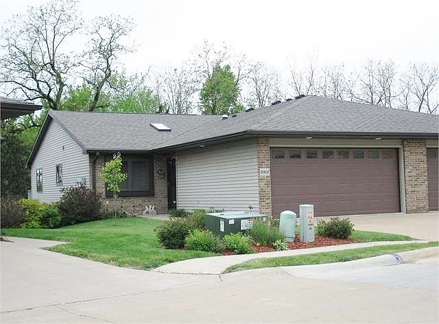 1st image of 3001 Deerwood Cir