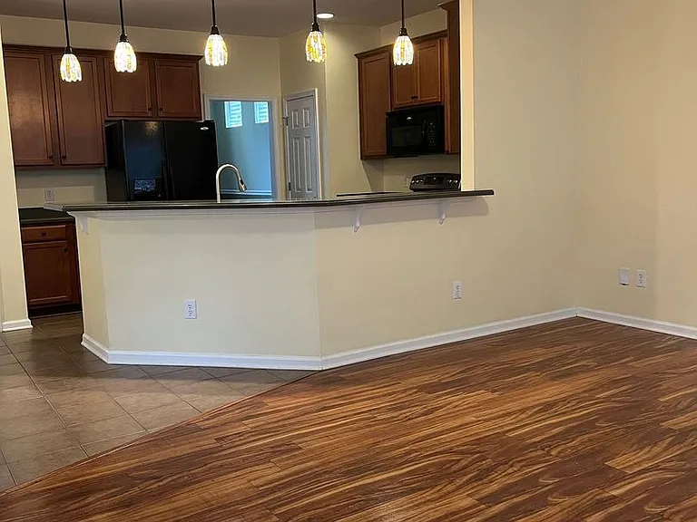 132 Avonshire Dr — Photo 6