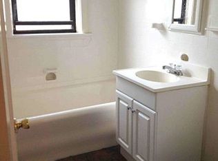 7300 S Ridgeland Ave, Chicago, IL 60649