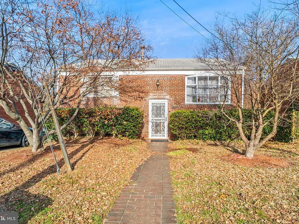 1st image of 3028 P St SE