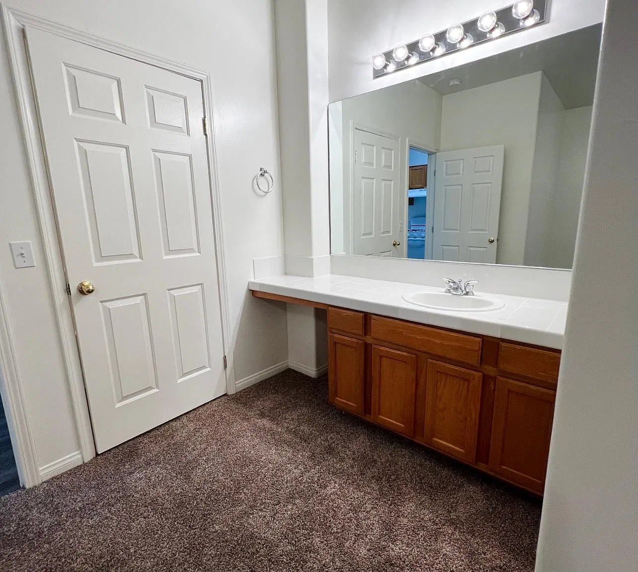646 Blue Mountain Way — Photo 3