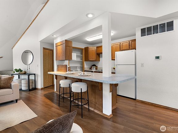 4th image of 5121 Viewridge Drive SE