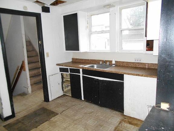 2902 Kitchen