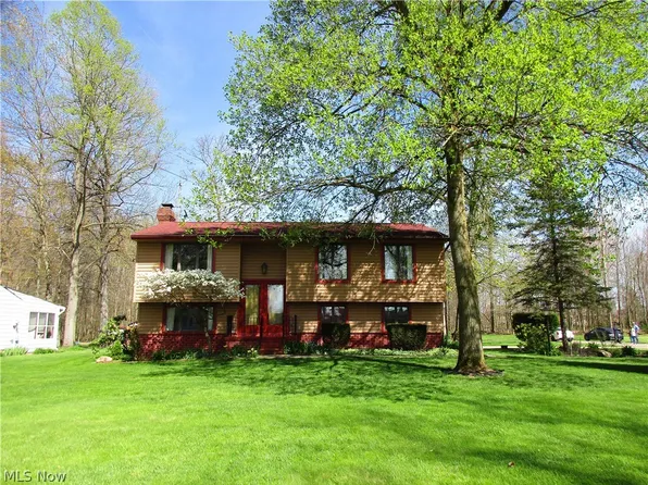 2996 Malibu Dr, Warren, OH 44481