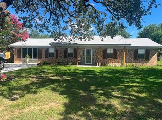 415 W Decherd St, Franklin, TX 77856