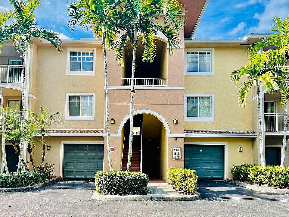 6511 Emerald Dunes Drive #208