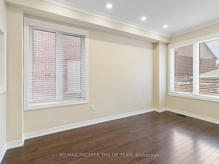 17 True Blue Cres — Photo 15