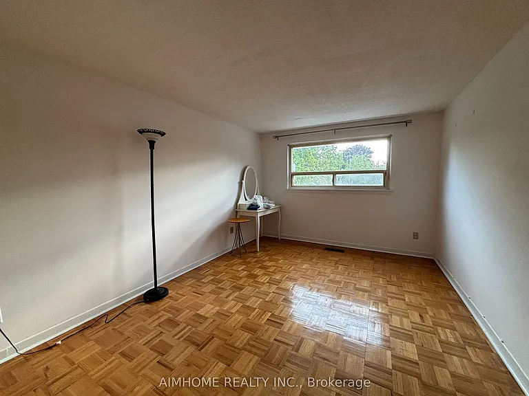 29 Snowshoe Cres — Photo 17