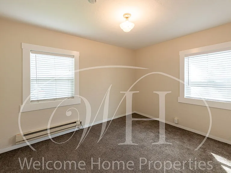 43 NE Ash Ave — Photo 7
