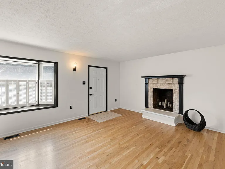 501 Tudor Dr — Photo 5