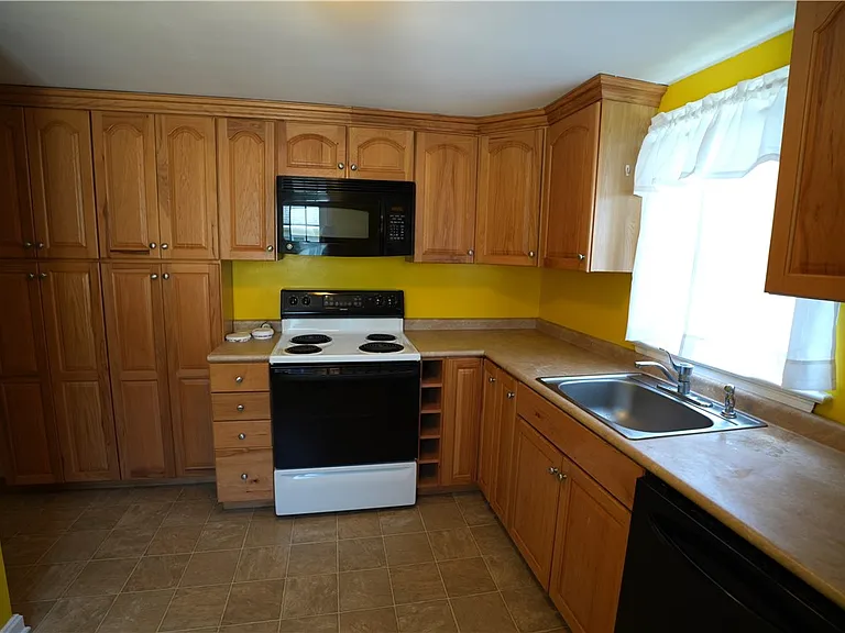 27 Boughton Ave — Photo 9