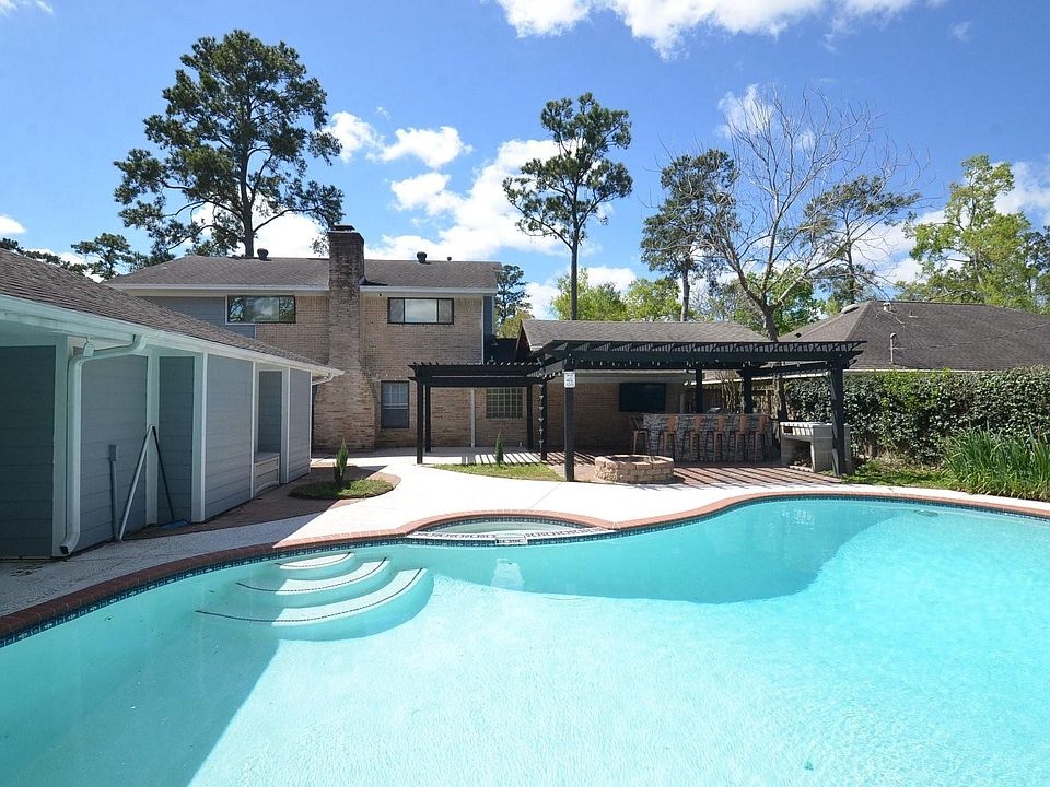 1st image of 2711 Williamsburg Dr