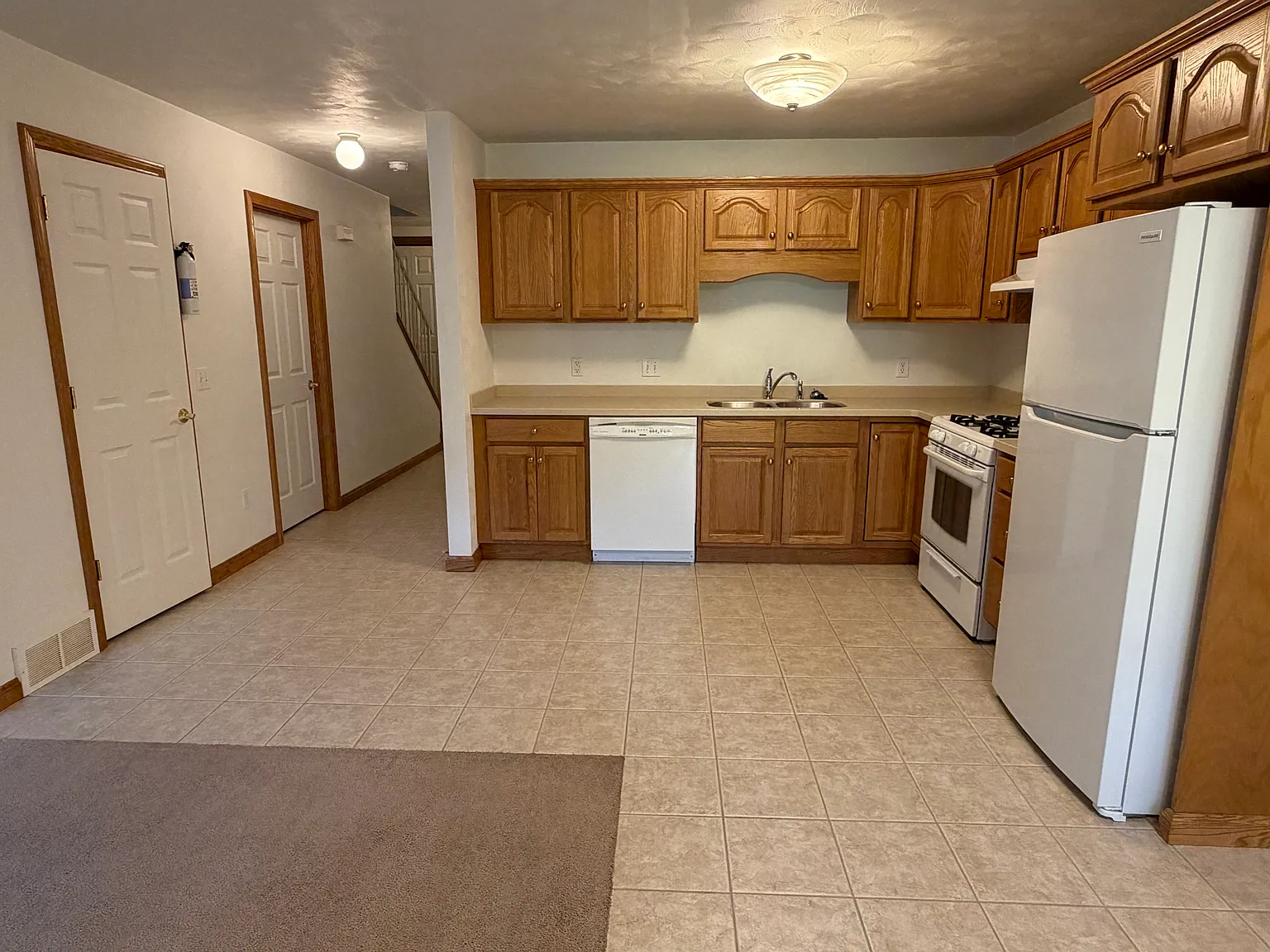 2 bed, 1.5 bath, 1300 sqft, $1,550 — Photo 4