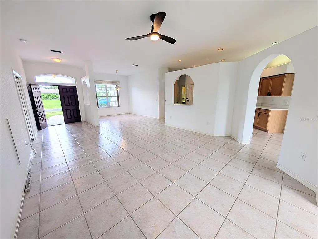 3 bed, 2.0 bath, 1814 sqft, $2,500 — Photo 3