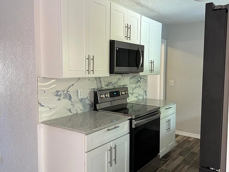 1007 SW 18th St — Photo 6